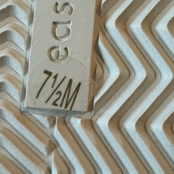 Easy Spirt slip ons - Picture 2 of 2